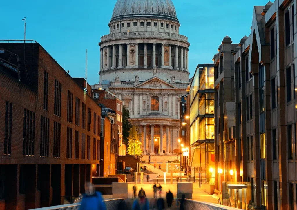 7 Best Things to Do in London, St Paul's Cathedral Millenium Walk